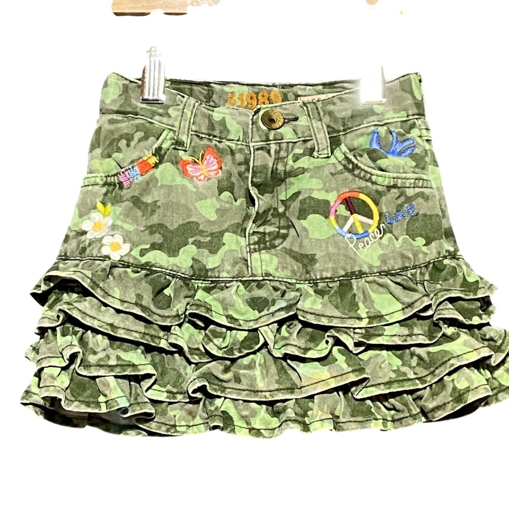 The Childrens Place Girls 3T Camo Ruffle Skort Embroidered Peace Butterfly Green